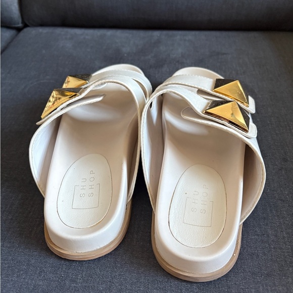 Chic White Sandals with Gold Buckles Adjustable Stripes Sz 9 Excellent Condition - Picture 4 of 7